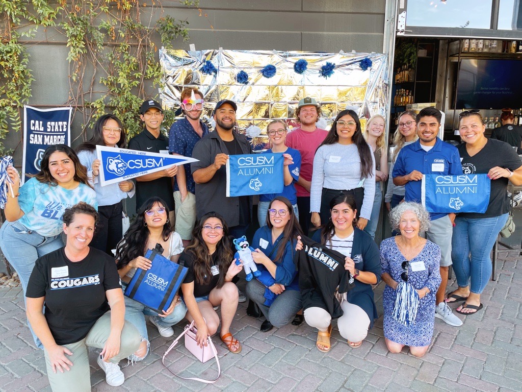 employee alumni group photo