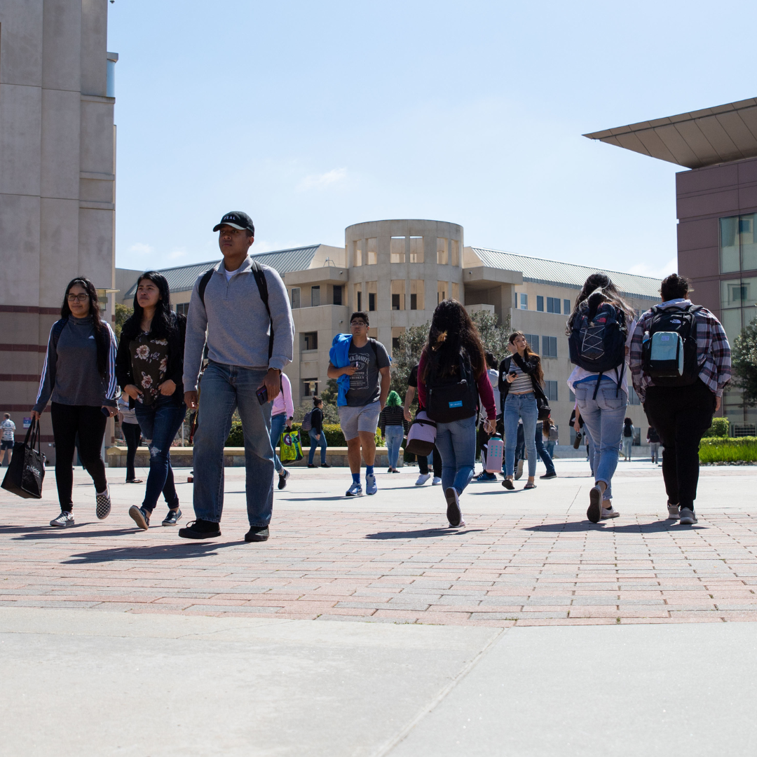 csusm students walking to class