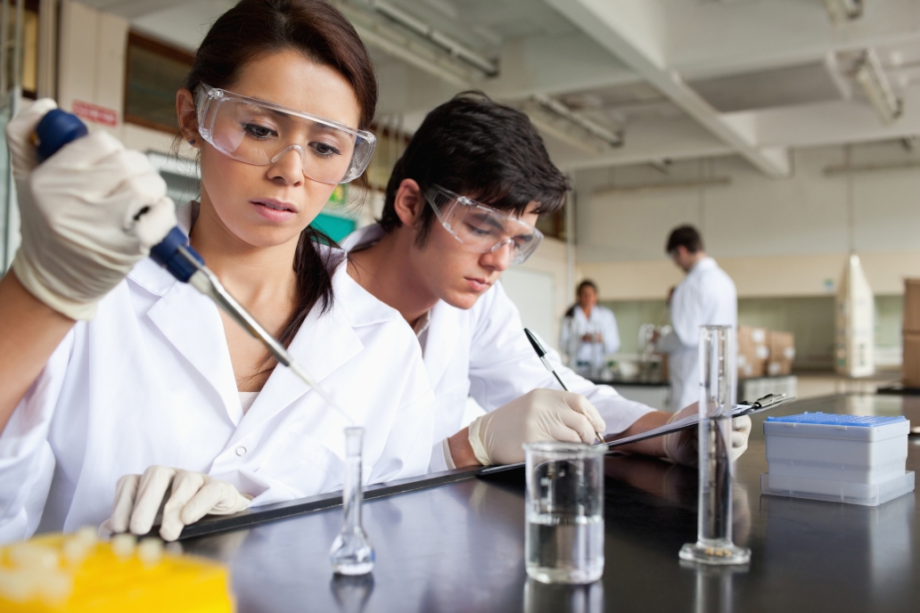 two students in lab setting