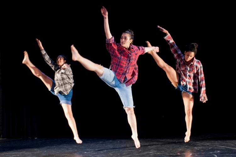 3 dancers leaping